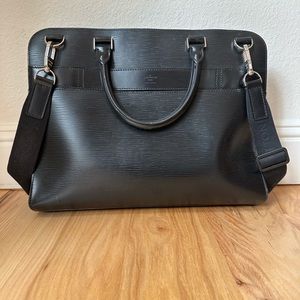 Louis Vuitton Epi Bassano GM Shoulder Messenger Bag in Black